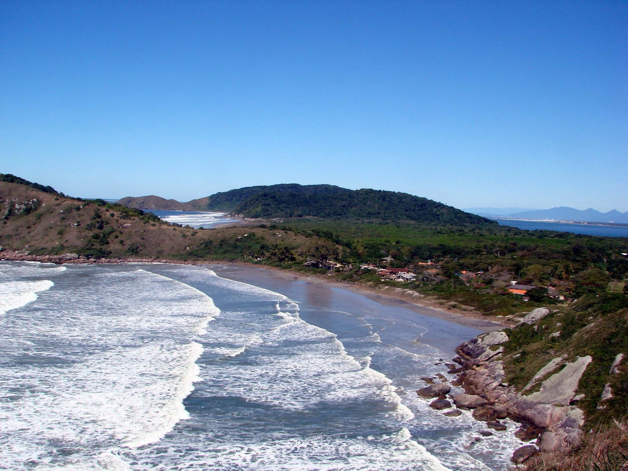 Vista da praia do Fora, na Ilha do Mel (PR).