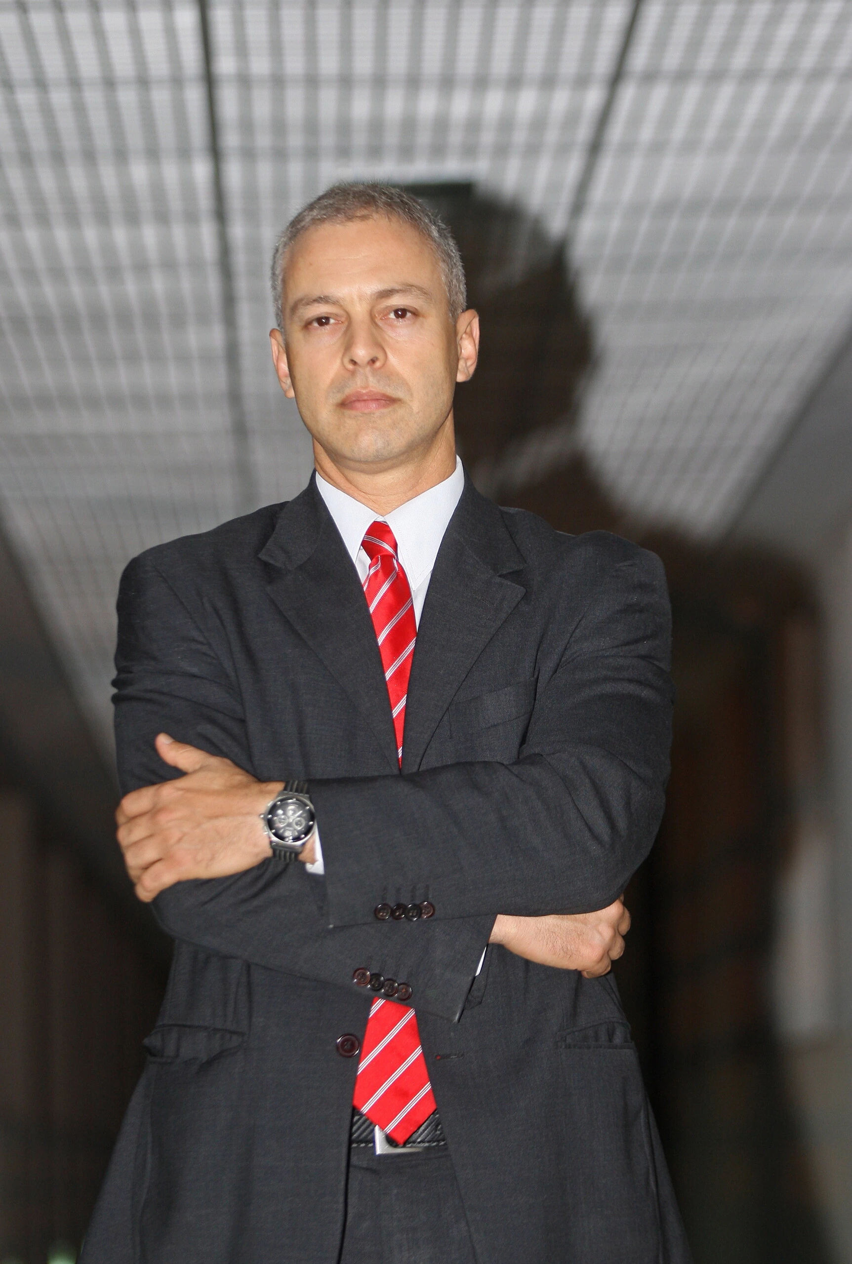 O delegado federal Victor Cesar Carvalho dos Santos aparece como sócio em empresas de segurança desde 2000.