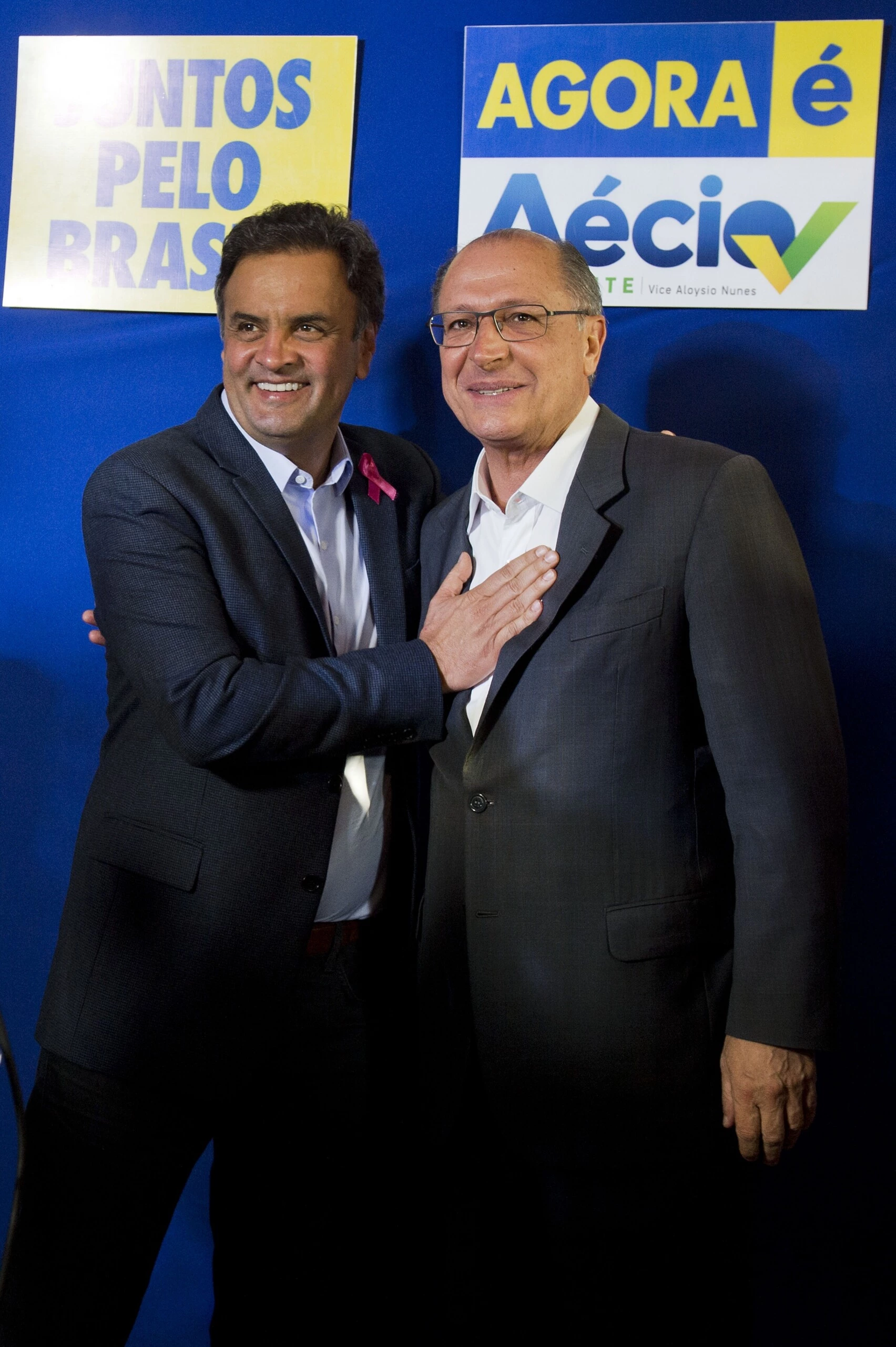 Brazil's presidential candidate for the Brazilian Social Democracy Party (PSDB) Aecio Neves (L) greets Sao Paulo state governor Geraldo Alckmin (R) before a press conference at the campaign committe in Sao Paulo, on October 6, 2014. Aecio Neves will face Dilma Rousseff in a run-off election on October 26. AFP PHOTO / NELSON ALMEIDA        (Photo credit should read NELSON ALMEIDA/AFP/Getty Images)