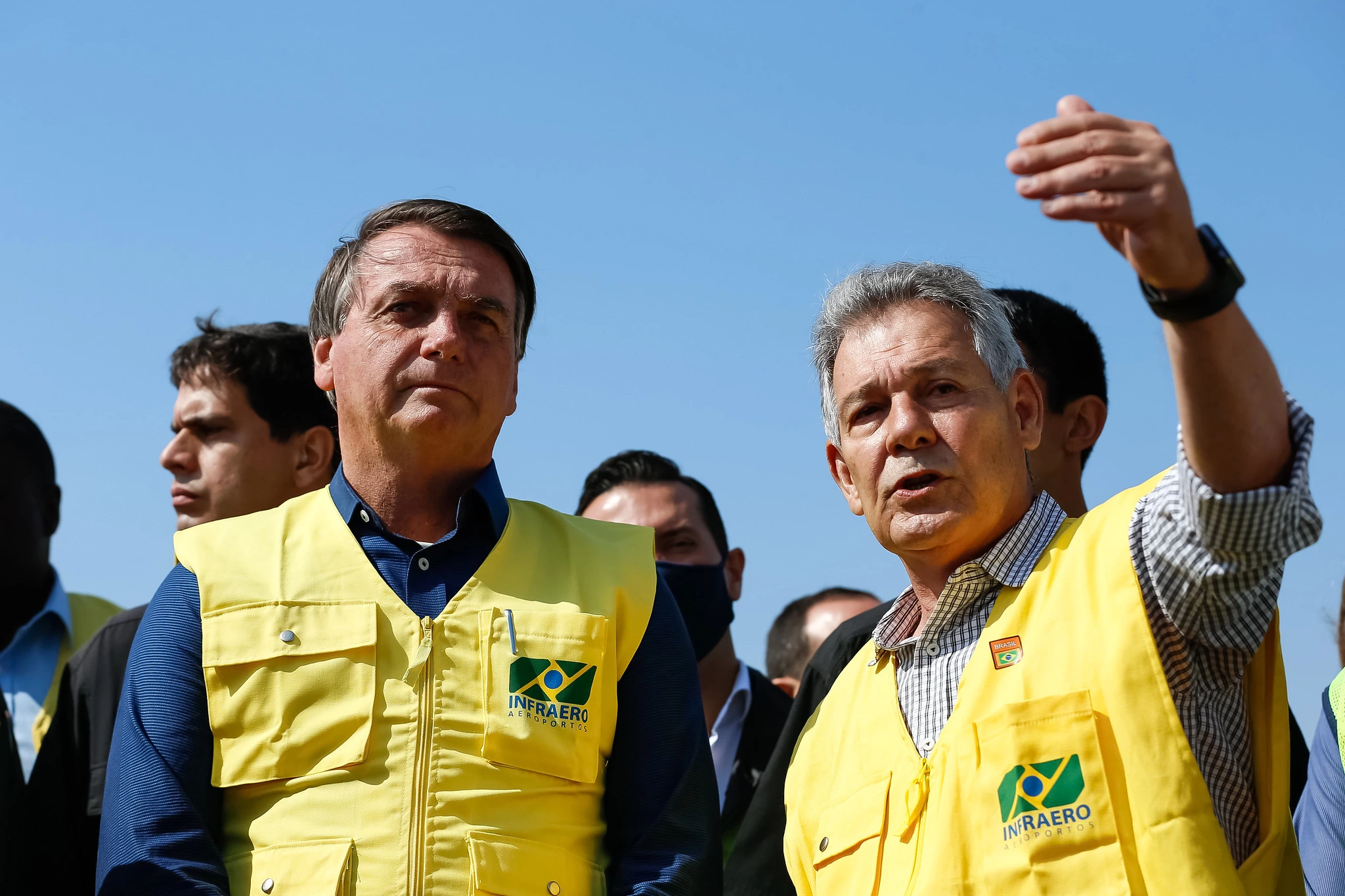 Jair Bolsonaro e Hélio Paes de Barros Júnior, presidente da Infraero, durante Visita às obras de recuperação da pista principal do Aeroporto de Congonhas.