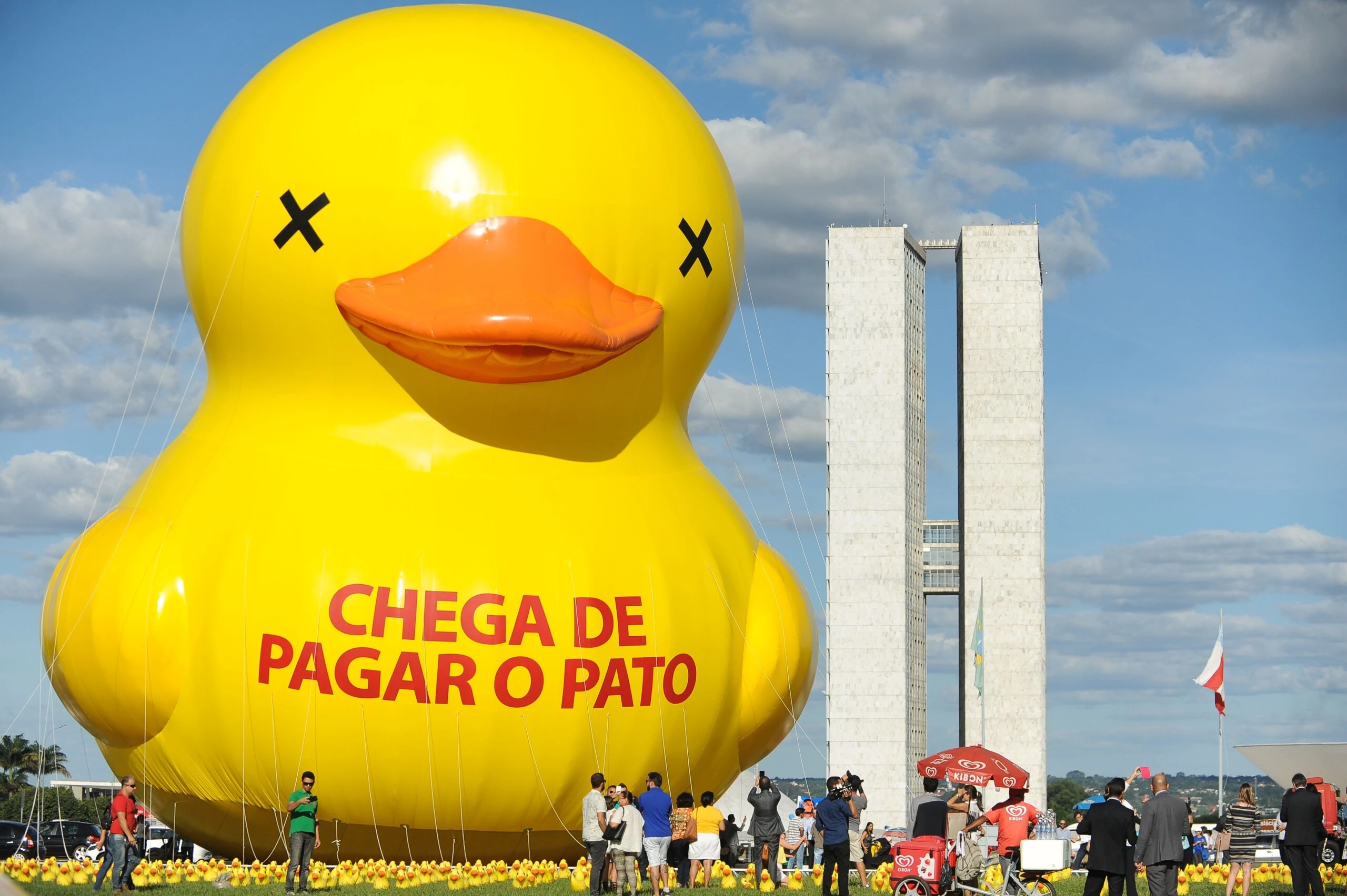The Federation of Industries of the State of Sao Paulo (FIESP) protest with a giant duck against taxes with a giant duck with an inscription that reads "Enough of taking the blame" at the Esplanada dos Ministérios in Brasilia on March 29, 2016. AFP PHOTO/ANDRESSA ANHOLETE / AFP / Andressa Anholete        (Photo credit should read ANDRESSA ANHOLETE/AFP/Getty Images)