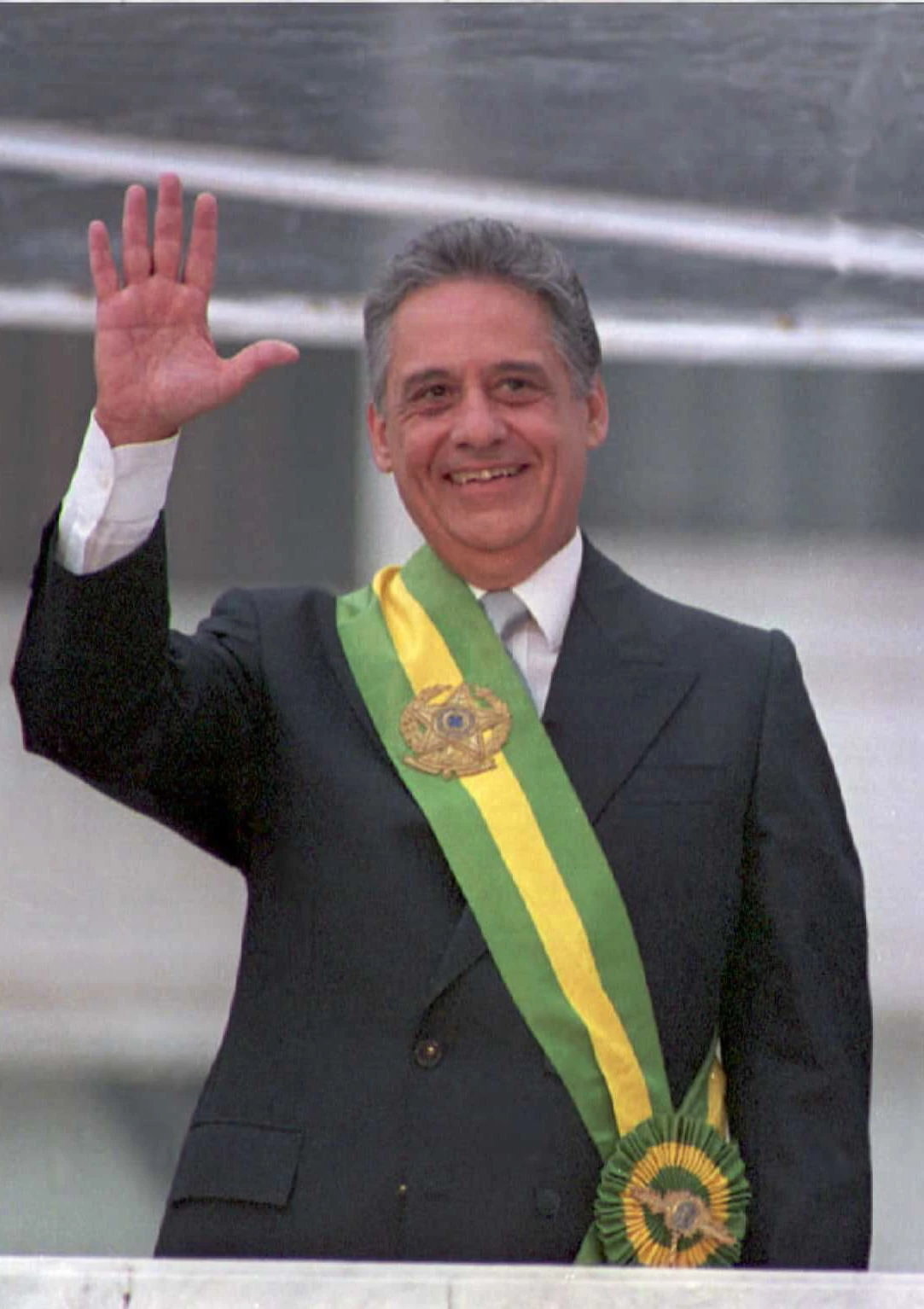 JANUARY 1:  Brazilian President Fernando Henrique Cardoso waves from the Planalto Palace in Brasilia after receiving the presidential sash from his predecessor Itamar Franco 01 January. Cardoso was elected 03 October with 54 million votes. (COLOR KEY: Green and yellow sash).  (Photo credit should read ANTONIO SCORZA/AFP/Getty Images)