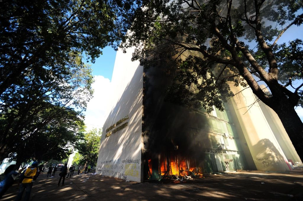 View of a fire at the Brazilian Ministry of Agriculture during clashes in the protest "Occupy Brasilia" against the labor and social security reforms and the government of President Michel Temer in Brasilia, on May 24, 2017. / AFP PHOTO / Andressa Anholete        (Photo credit should read ANDRESSA ANHOLETE/AFP/Getty Images)