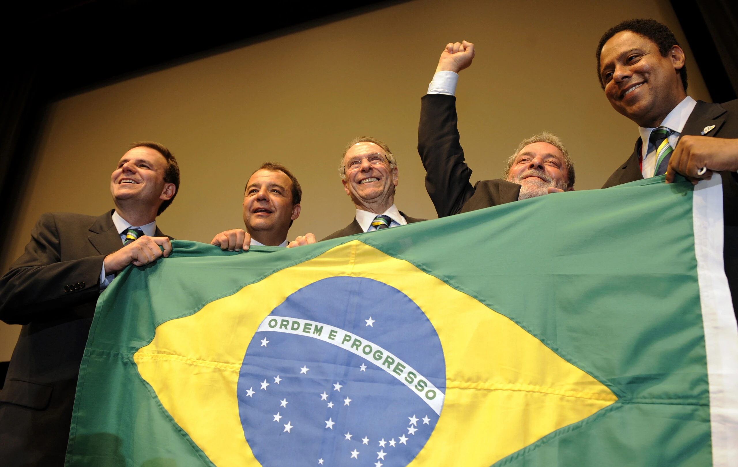 (L-R) Mayor of the city of Rio de Janeiro Eduardo Paes, Governor of the State of Rio de Janeiro Sergio Cabral, President of Rio 2016 Bid Committee Carlos Arthur Nuzman, Brazilian President Luiz Inacio Lula da Silva  and Brazilian Minister of sport Orlando Silva rejoice at the press conference after Rio won the right to host the 2016 Olympic games, on October 2, 2009 in Copenhagen. The International Olympic Committee (IOC) voted in Rio as the 2016 Summer Olympic city today after a final round battle in Copenhagen.  AFP PHOTO / FRANCK FIFE  (Photo credit should read FRANCK FIFE/AFP/Getty Images)