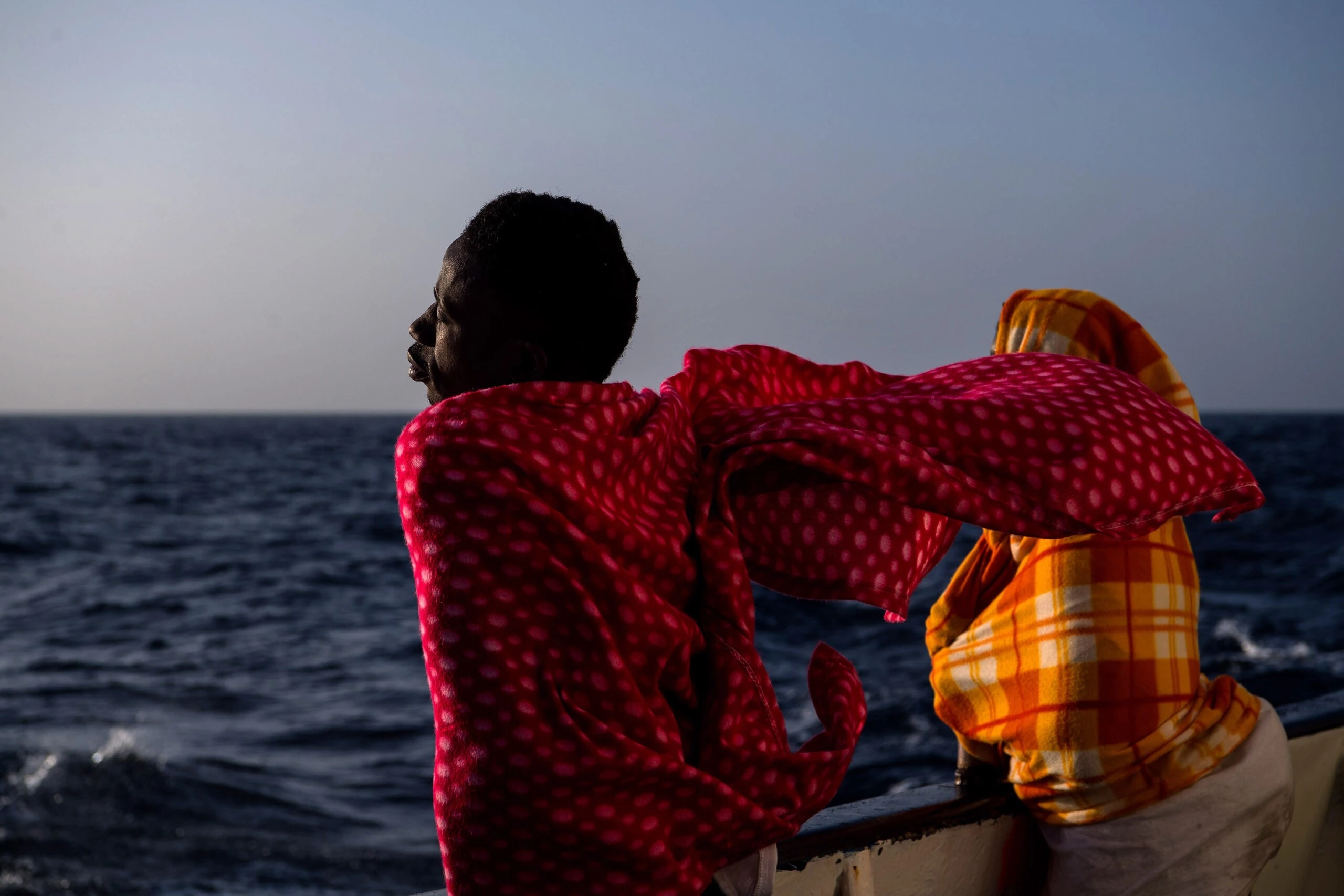 Migrante do Togo após resgate ao largo da costa líbia