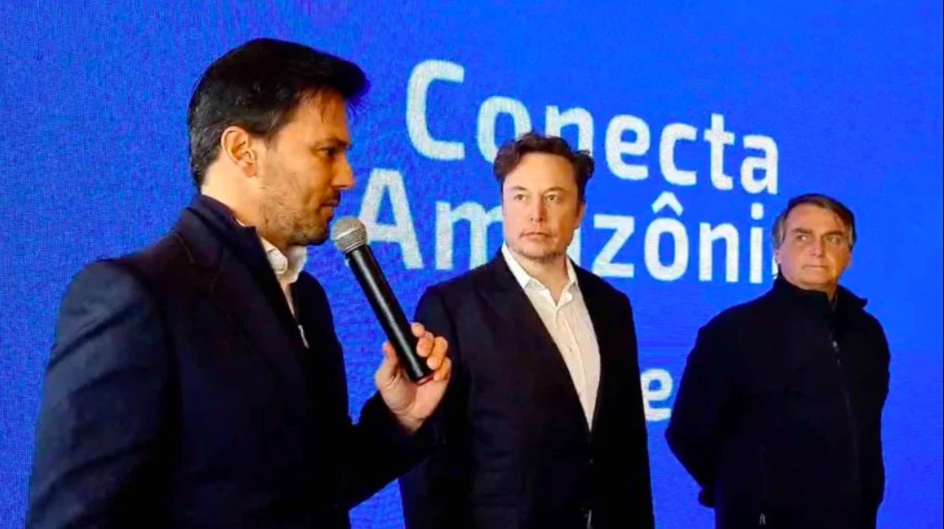 O ministro Fábio Faria no encontro Conecta Amazônia ao lado de Elon Musk e Jair Bolsonaro.