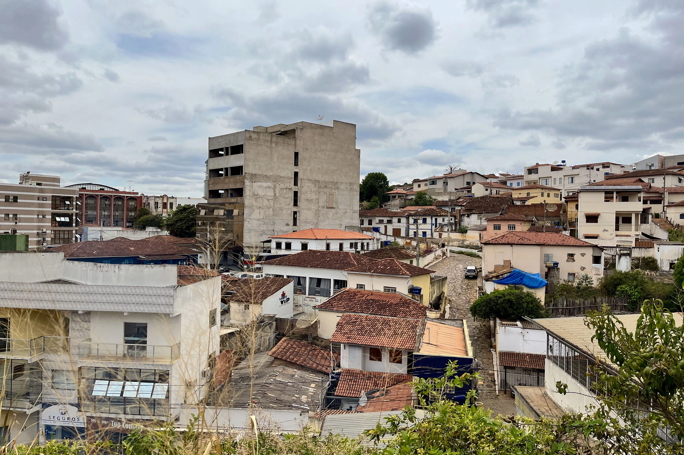 Vista do centro da cidade de Capelinha, onde circulavam os panfletos irregulares com mentiras sobre Lula.