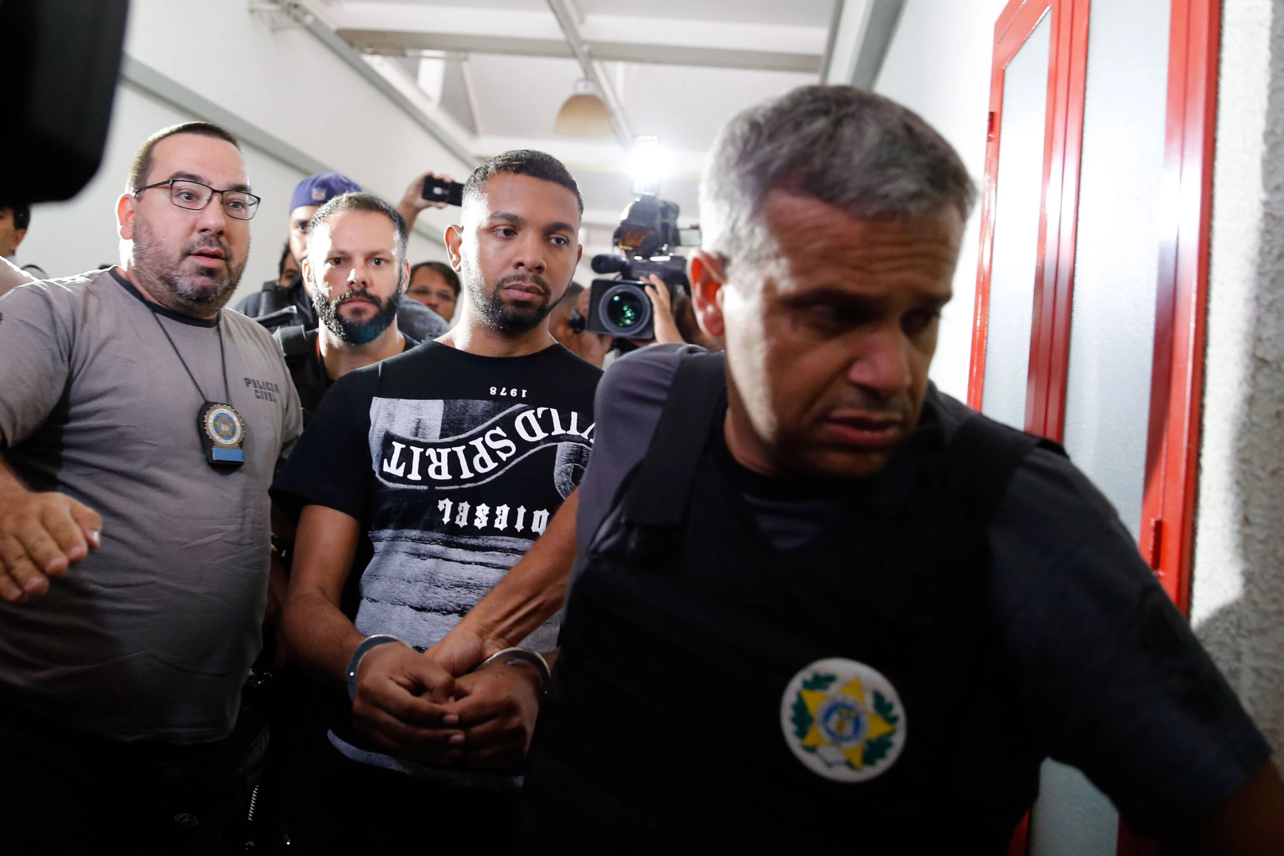 Rio de Janeiro - As forças de segurança do Rio prenderam na favela do Arará, zona portuária, um dos traficantes de drogas mais procurados da cidade, Rogério Avelino de Souza, o Rogério 157 (Tânia Rego/Agencia Brasil)
