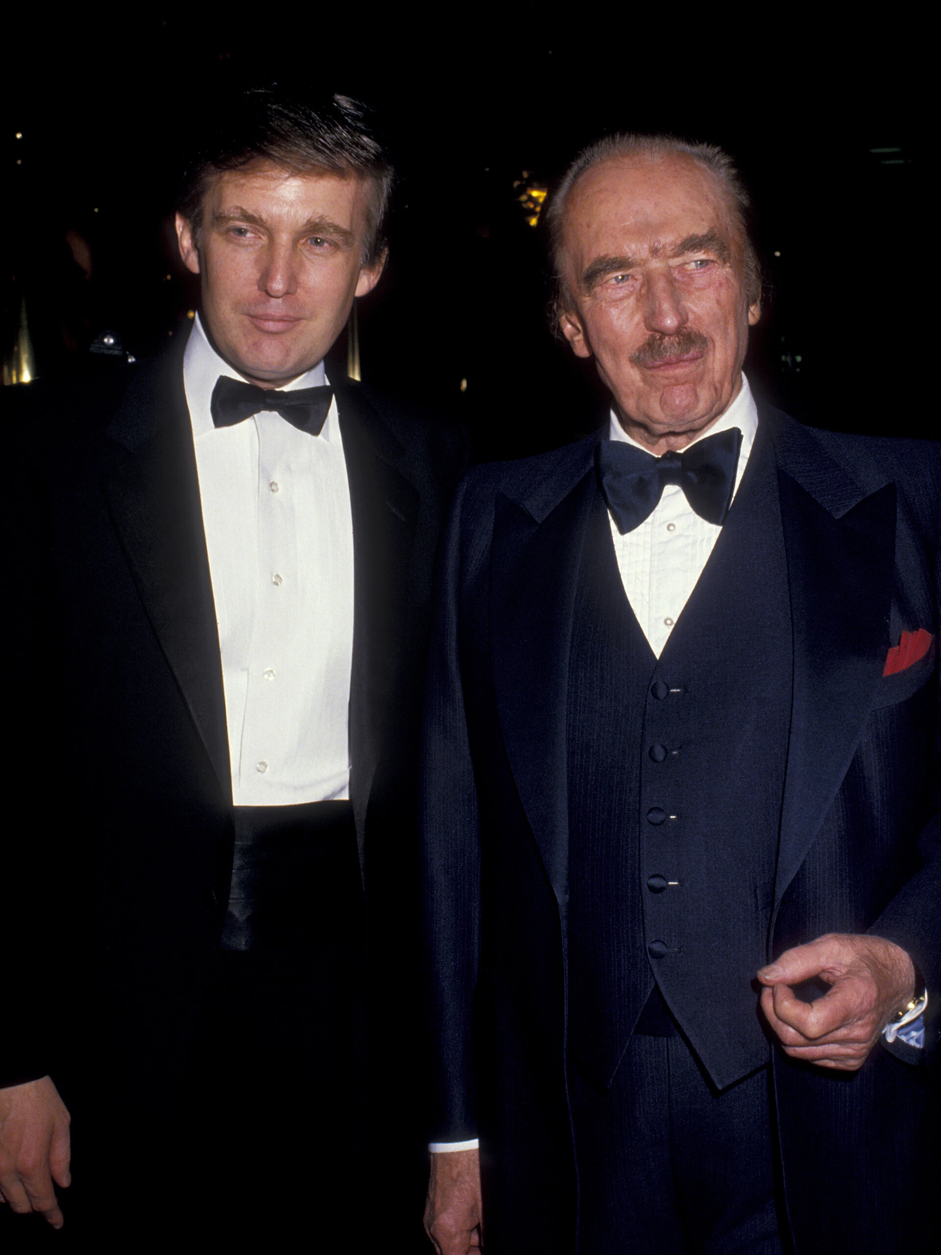 Donald Trump e Fred Trump participam da festa do livro “The Art of the Deal” em 12 de dezembro de 1987 na Trump Tower, em Nova York.