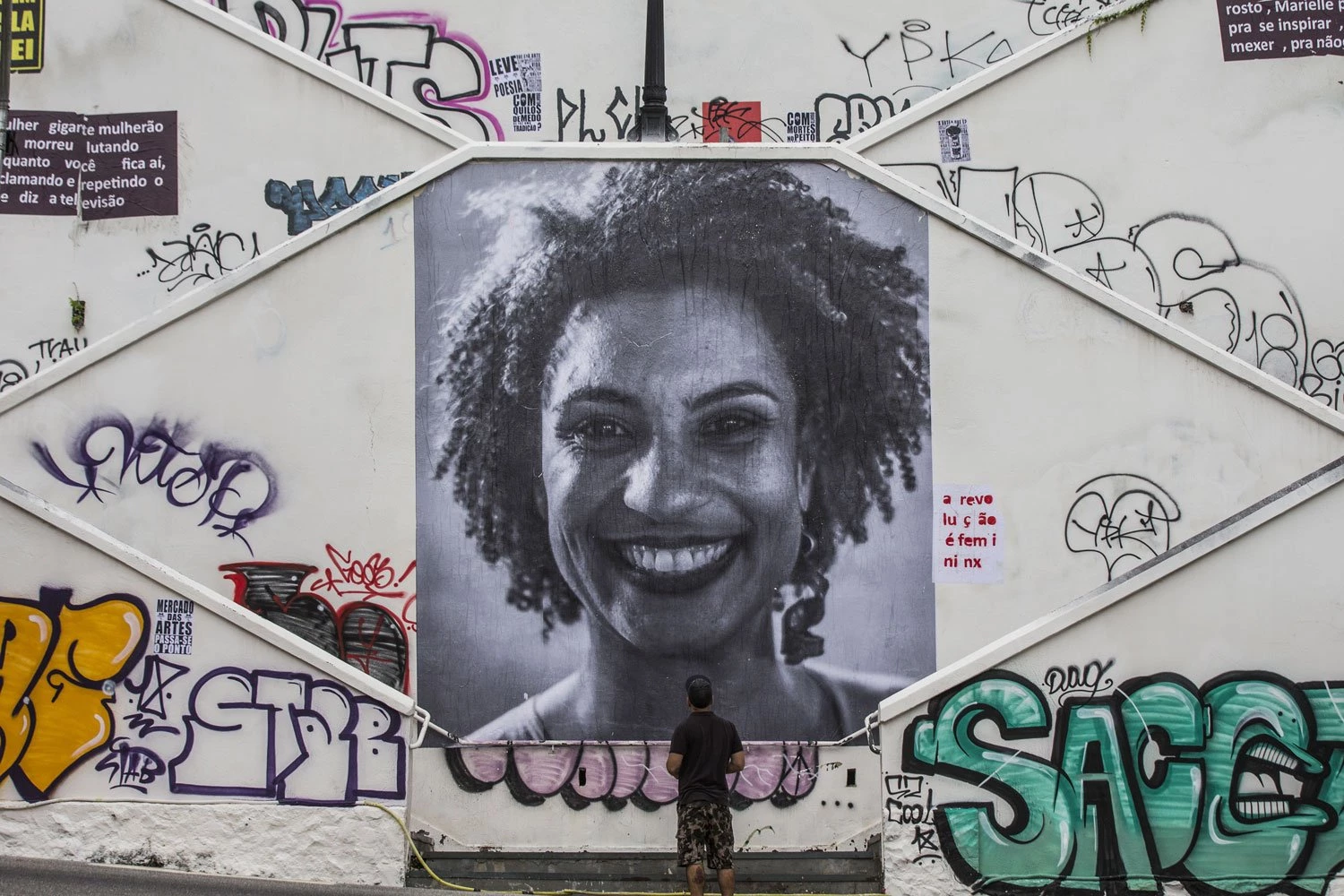 *ARQUIVO* SÃO PAULO, SP, 20.03.2018 - Lambe-lambe em homenagem a vereadora Marielle Franco (PSOL) em escadaria na rua Cristiano Viana, em Pinheiros, zona oeste de São Paulo. (Foto: Danilo Verpa/Folhapress)