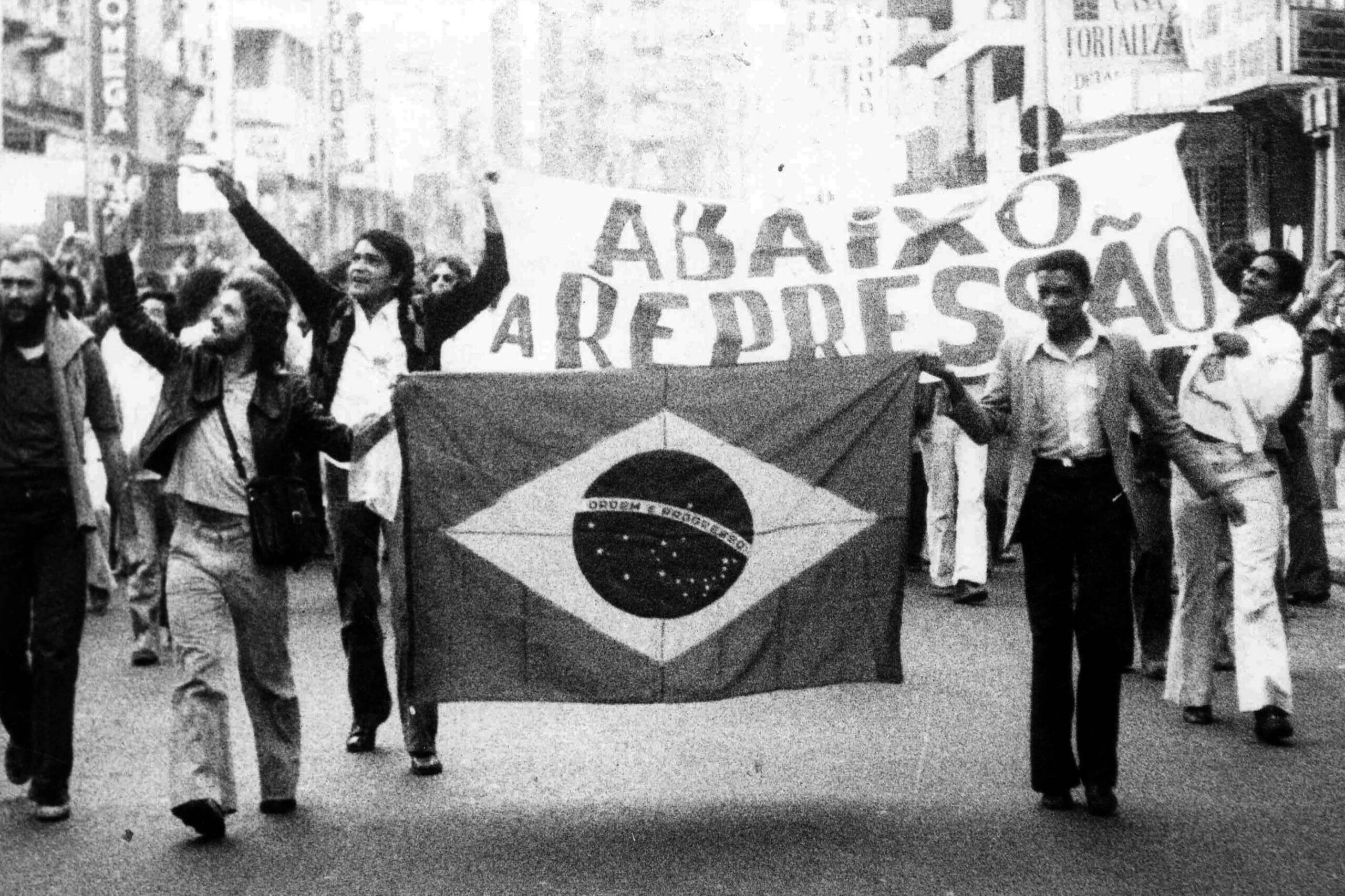 Parte dos brasileiros não sabe que viveu uma ditadura'