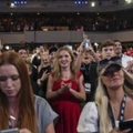 Jovens republicanos aplaudiram quando o presidente Donald Trump chegou para um comício na Igreja Dream City, em Phoenix, no Arizona, na terça-feira.
