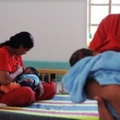 Mães amamentam no Centro da Referência Privada de Liberdade. O presídio mineiro é o primeiro do Brasil a abrigar presas grávidas e seus filhos.