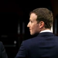 Mark Zuckerberg, CEO e fundador da empresa Facebook Inc., sai para o intervalo durante uma audiência conjunta dos comitês Judiciário e de Comércio do Senado, em Washington, D.C., em 10 de abril de 2018.