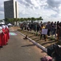 Em frente ao STF, religiosos optam pela surdez e gritam orações para não escutar argumentos de manifestantes pró-aborto