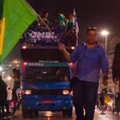 Carro de som do MBL atrai poucas pessoas em protesto anti-Lula.