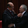 Brasília - O novo presidente do TSE, Gilmar Mendes, e o presidente interino Michel Temer (Fabio Rodrigues Pozzebom/Agência Brasil)