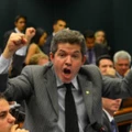 Treta no PSL: Bolsonaro prometeu ordem no Brasil, mas nem militares e PMs seguram o caos do governo