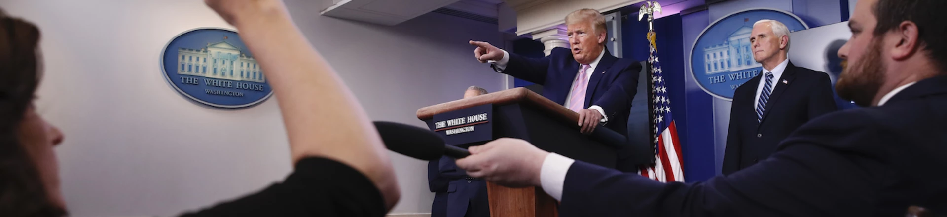 Coronavírus: Trump mente em comício sobre fim da equipe de pandemias criada por Obama Coronavírus: Trump mente em comício sobre fim da equipe de pandemias criada por Obama