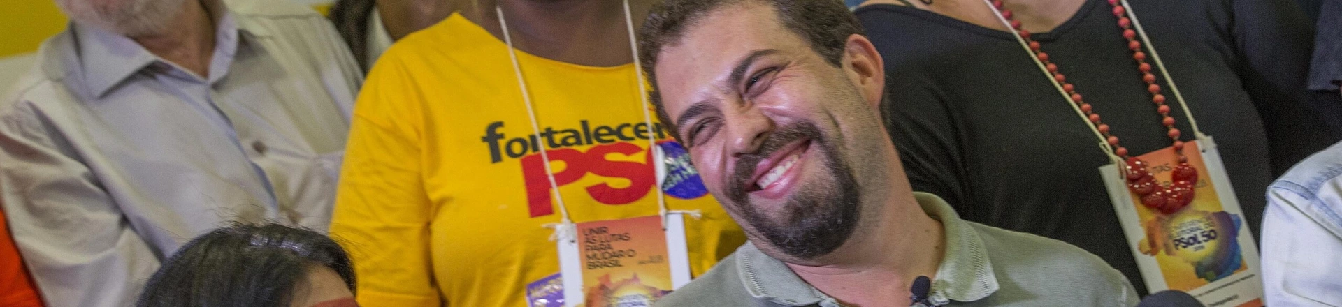 SÃO PAULO, SP, 10.03.2018: GUILHERME-BOULOS - O coordenador do MTST Guilherme Boulos, concede entrevista coletiva, após Conferência Eleitoral do partido PSOL. O partido decidiu oficialmente a pré-candidatura de Guilherme Boulos a Presidência da República, no centro de São Paulo, na tarde deste sábado, 10. (Foto: Marlene Bergamo/Folhapress) SÃO PAULO, SP, 10.03.2018: GUILHERME-BOULOS - O coordenador do MTST Guilherme Boulos, concede entrevista coletiva, após Conferência Eleitoral do partido PSOL. O partido decidiu oficialmente a pré-candidatura de Guilherme Boulos a Presidência da República, no centro de São Paulo, na tarde deste sábado, 10. (Foto: Marlene Bergamo/Folhapress)