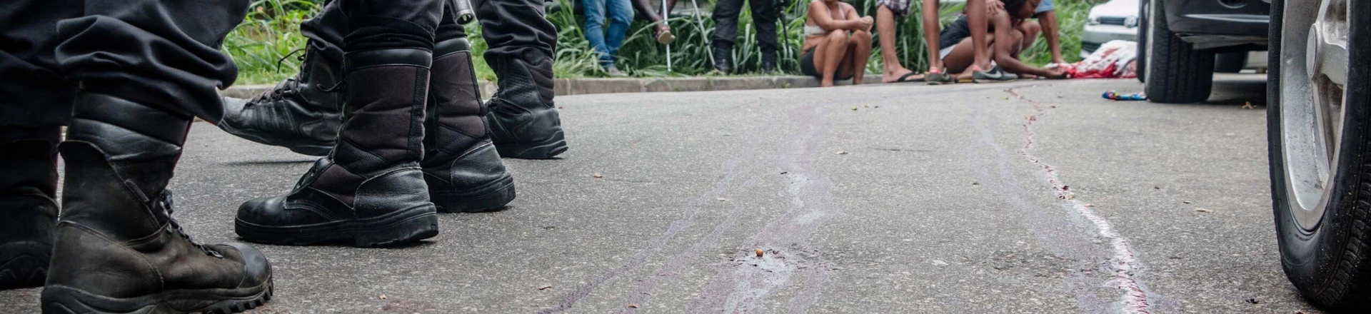 RIO DE JANEIRO,RJ,01.10.2018:OPERAÇÃO-MORRO-DO-ADEUS - O adolescente Anderson Domingos de 17 anos, foi morto durante operação de policiais no Complexo do Alemão no Rio de Janeiro (RJ), nesta segunda-feira (01). O objetivo da operação é localizar o esconderijos de criminosos, armas e drogas. Um suspeito ficou ferido e foi levado por policiais militares para o Hospital Estadual Getúlio Vargas. (Foto: Renato Moura/Futura Press/Folhapress) RIO DE JANEIRO,RJ,01.10.2018:OPERAÇÃO-MORRO-DO-ADEUS - O adolescente Anderson Domingos de 17 anos, foi morto durante operação de policiais no Complexo do Alemão no Rio de Janeiro (RJ), nesta segunda-feira (01). O objetivo da operação é localizar o esconderijos de criminosos, armas e drogas. Um suspeito ficou ferido e foi levado por policiais militares para o Hospital Estadual Getúlio Vargas. (Foto: Renato Moura/Futura Press/Folhapress)