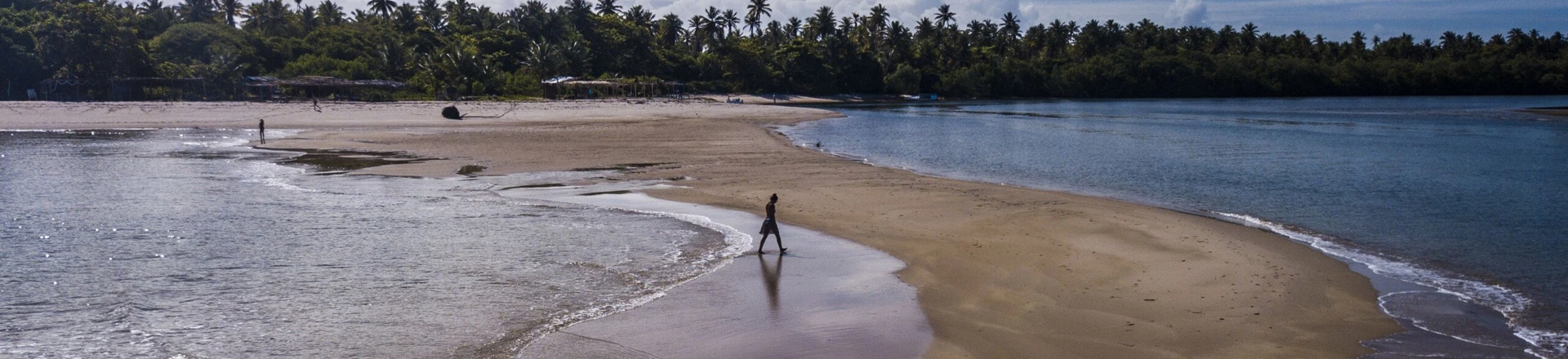 Construção luxuosa vai ser levantada dentro de uma Área de Proteção Ambiental e próxima de uma comunidade pesqueira tradicional. Construção luxuosa vai ser levantada dentro de uma Área de Proteção Ambiental e próxima de uma comunidade pesqueira tradicional.