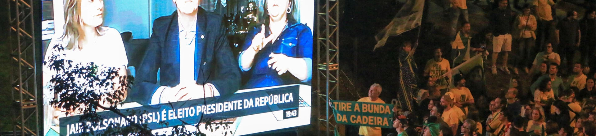 Ato de comemoração da vitória de Bolsonaro no parque Moinhos de Vento, em Porto Alegre. Ato de comemoração da vitória de Bolsonaro no parque Moinhos de Vento, em Porto Alegre.