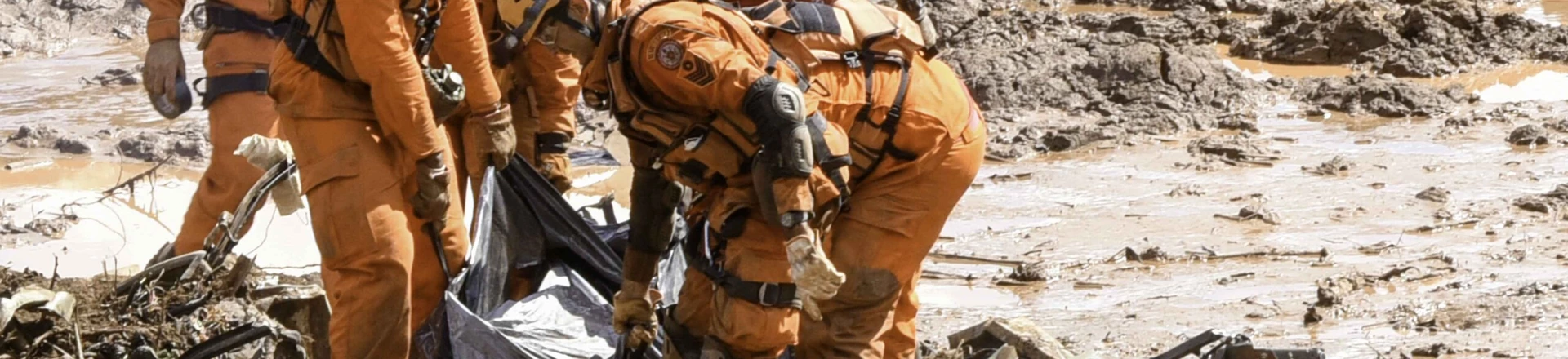 Resgate às vítimas durante rompimento da barragem da Mina do Feijão, em Brumadinho, região metropolitana de Belo Horizonte. Resgate às vítimas durante rompimento da barragem da Mina do Feijão, em Brumadinho, região metropolitana de Belo Horizonte.