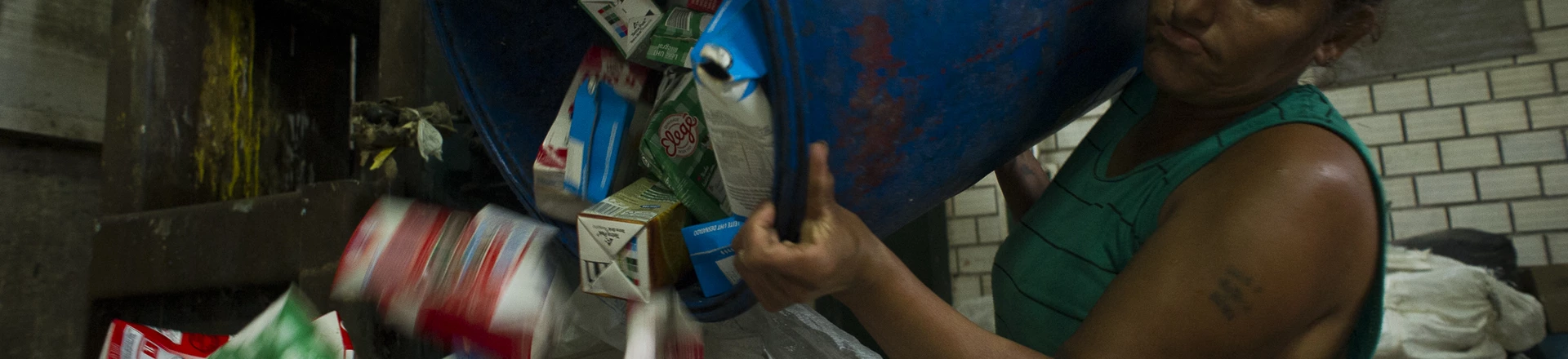 2018.01.22 - Porto Alegre/RS/Brasil: Associação de Catadores da Ilha Grande dos Marinheiros, o primeiro galpão de reciclagem do Rio Grande do Sul, no bairro Arquipélago, região das ilhas da Capital.Foto: Ramiro Furquim/outroangulo.com 2018.01.22 - Porto Alegre/RS/Brasil: Associação de Catadores da Ilha Grande dos Marinheiros, o primeiro galpão de reciclagem do Rio Grande do Sul, no bairro Arquipélago, região das ilhas da Capital.Foto: Ramiro Furquim/outroangulo.com