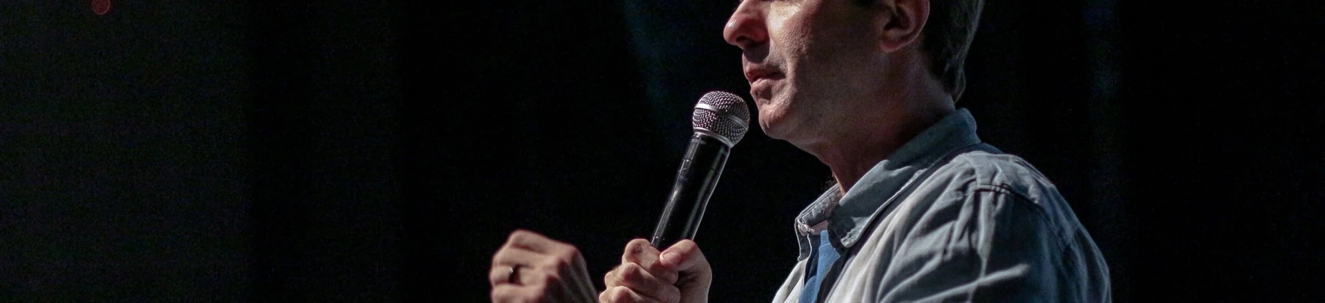 Embarreiramento de Marcelo Freixo e Luiza Erundina nos debates segue a lei, mas fere a democracia Embarreiramento de Marcelo Freixo e Luiza Erundina nos debates segue a lei, mas fere a democracia