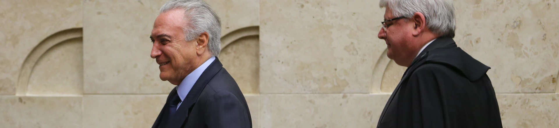 Brasília - O presidente Michel Temer e o ministro do STF, Rodrigo Janot participam de sessão comemorativa ao 28º aniversário da Constituição Federal do Brasil (José Cruz/Agência Brasil) Brasília - O presidente Michel Temer e o ministro do STF, Rodrigo Janot participam de sessão comemorativa ao 28º aniversário da Constituição Federal do Brasil (José Cruz/Agência Brasil)