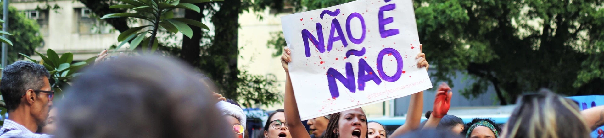 Mulheres se manifestam contra a cultura do estupro em protesto no Rio de Janeiro, em junho. 