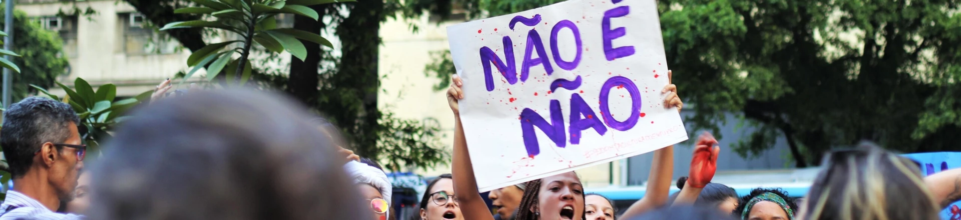 Mulheres se manifestam contra a cultura do estupro em protesto no Rio de Janeiro, em junho.  Mulheres se manifestam contra a cultura do estupro em protesto no Rio de Janeiro, em junho.