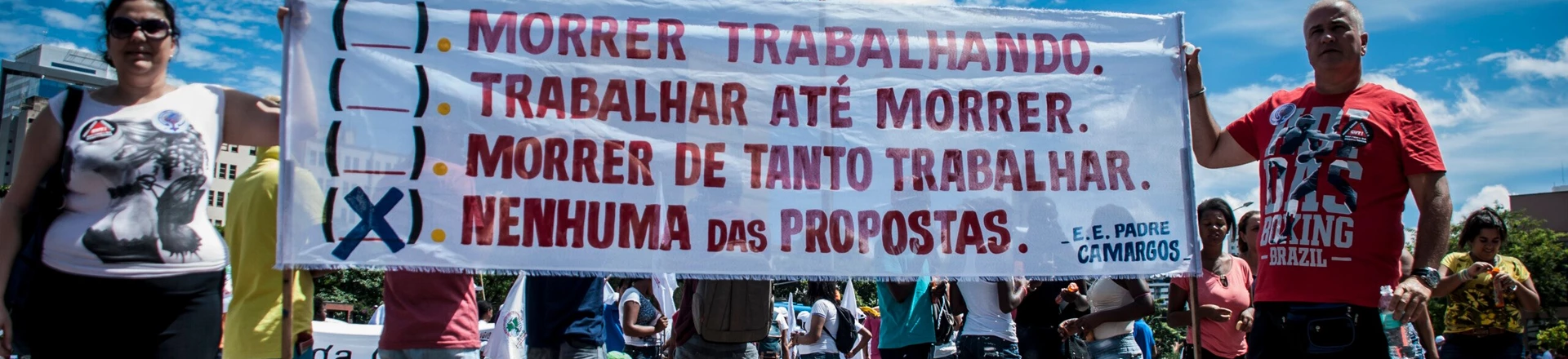 Trabalhadores participam da Greve Geral, no dia 15 de março de 2017, em Belo Horizonte (MG). Trabalhadores participam da Greve Geral, no dia 15 de março de 2017, em Belo Horizonte (MG).