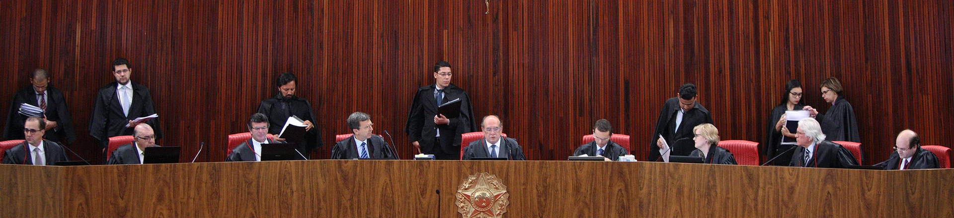 Sessão plenária do TSE. Sessão plenária do TSE.