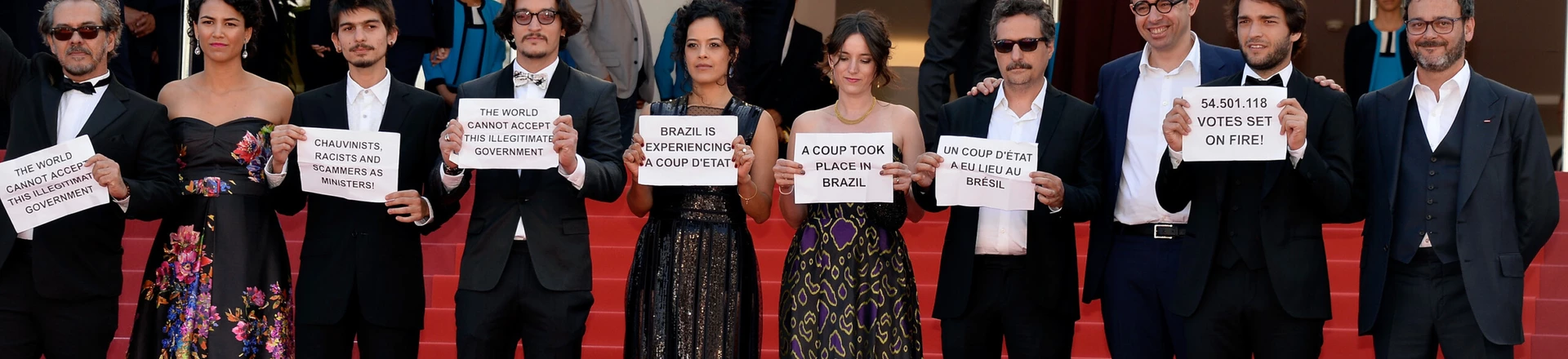 CANNES, FRANCE - MAY 17:  (2nd L-R) Actors Barbara Colen, guests, Maeve Jinkings, producer Emilie Lesclaux, director Kleber Mendonca Filho, producer Saïd Ben Saïd, actor Humberto Carrao and producer Michel Merkt attend the "Aquarius" premiere during the 69th annual Cannes Film Festival at the Palais des Festivals on May 17, 2016 in Cannes, France.  (Photo by Pascal Le Segretain/Getty Images) CANNES, FRANCE - MAY 17:  (2nd L-R) Actors Barbara Colen, guests, Maeve Jinkings, producer Emilie Lesclaux, director Kleber Mendonca Filho, producer Saïd Ben Saïd, actor Humberto Carrao and producer Michel Merkt attend the "Aquarius" premiere during the 69th annual Cannes Film Festival at the Palais des Festivals on May 17, 2016 in Cannes, France.  (Photo by Pascal Le Segretain/Getty Images)