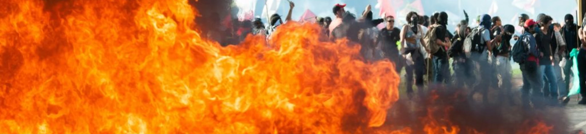 Demonstrators clash with the police during the protest "Occupy Brasilia" against the labor and social security reforms of his government in Brasilia, on May 24, 2017. / AFP PHOTO / Andressa Anholete (Photo credit should read ANDRESSA ANHOLETE/AFP/Getty Images) Demonstrators clash with the police during the protest "Occupy Brasilia" against the labor and social security reforms of his government in Brasilia, on May 24, 2017. / AFP PHOTO / Andressa Anholete (Photo credit should read ANDRESSA ANHOLETE/AFP/Getty Images)