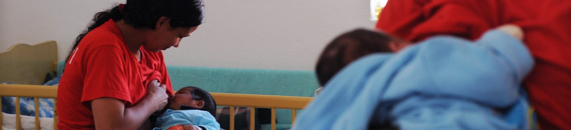 Mães amamentam no Centro da Referência Privada de Liberdade. O presídio mineiro é o primeiro do Brasil a abrigar presas grávidas e seus filhos. Mães amamentam no Centro da Referência Privada de Liberdade. O presídio mineiro é o primeiro do Brasil a abrigar presas grávidas e seus filhos.