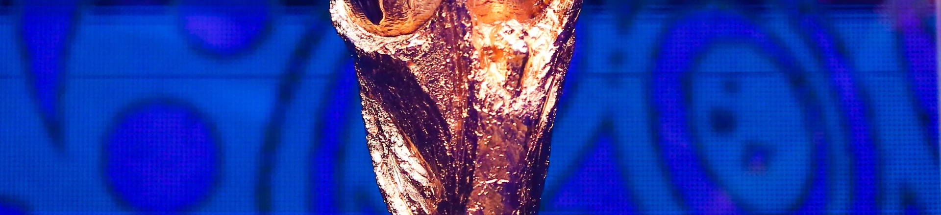 SÃO PAULO, SP, 26.03.2017: TROFÉU-CAMPEÕES - Troféu dos Campeões da Copa do Mundo FIFA 2018, que chegou ao Brasil e fica exposto no parque Villa-Lobos, na zona oeste de São Paulo. (Foto: Marcelo D. Sants/FramePhoto/Folhapress) SÃO PAULO, SP, 26.03.2017: TROFÉU-CAMPEÕES - Troféu dos Campeões da Copa do Mundo FIFA 2018, que chegou ao Brasil e fica exposto no parque Villa-Lobos, na zona oeste de São Paulo. (Foto: Marcelo D. Sants/FramePhoto/Folhapress)