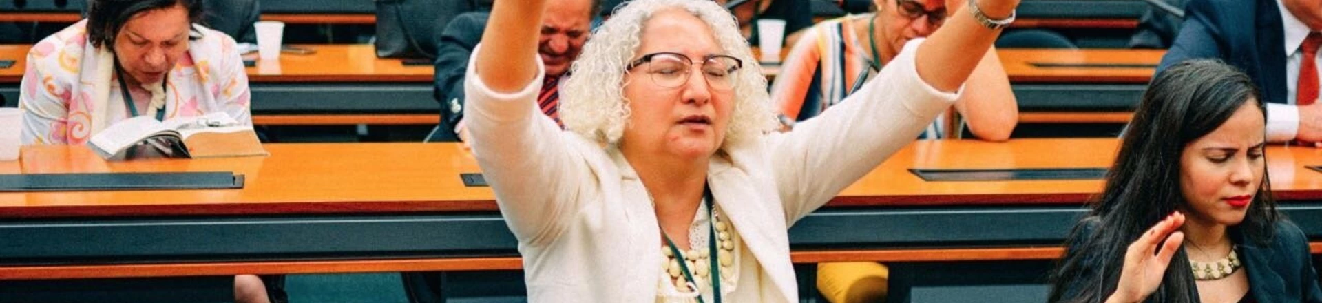 BRASÍLIA, DF, 05.04.2017: CONGRESSO-CULTO - Bancada evangélica realiza culto evangélico na Câmara dos Deputados em Brasília. (Foto: Anna Virginia Balloussier/Folhapress) BRASÍLIA, DF, 05.04.2017: CONGRESSO-CULTO - Bancada evangélica realiza culto evangélico na Câmara dos Deputados em Brasília. (Foto: Anna Virginia Balloussier/Folhapress)