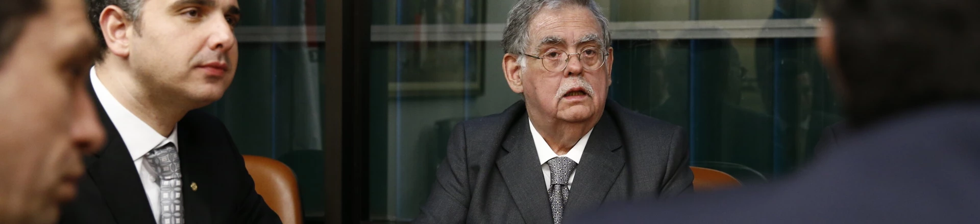 BRASÍLIA, DF, 05.07.2017: TEMER-DENUNCIAS - O advogado Antônio Claudio Mariz de Oliveira entregou na tarde desta quarta-feira (5) a defesa do presidente Michel Temer, abrindo a contagem de prazo para que a CCJ (Comissão de Constituição e Justiça) da Câmara se manifeste sobre a denúncia de que que o presidente Michel Temer cometeu crime de corrupção passiva. (Foto: Pedro Ladeira/Folhapress) BRASÍLIA, DF, 05.07.2017: TEMER-DENUNCIAS - O advogado Antônio Claudio Mariz de Oliveira entregou na tarde desta quarta-feira (5) a defesa do presidente Michel Temer, abrindo a contagem de prazo para que a CCJ (Comissão de Constituição e Justiça) da Câmara se manifeste sobre a denúncia de que que o presidente Michel Temer cometeu crime de corrupção passiva. (Foto: Pedro Ladeira/Folhapress)