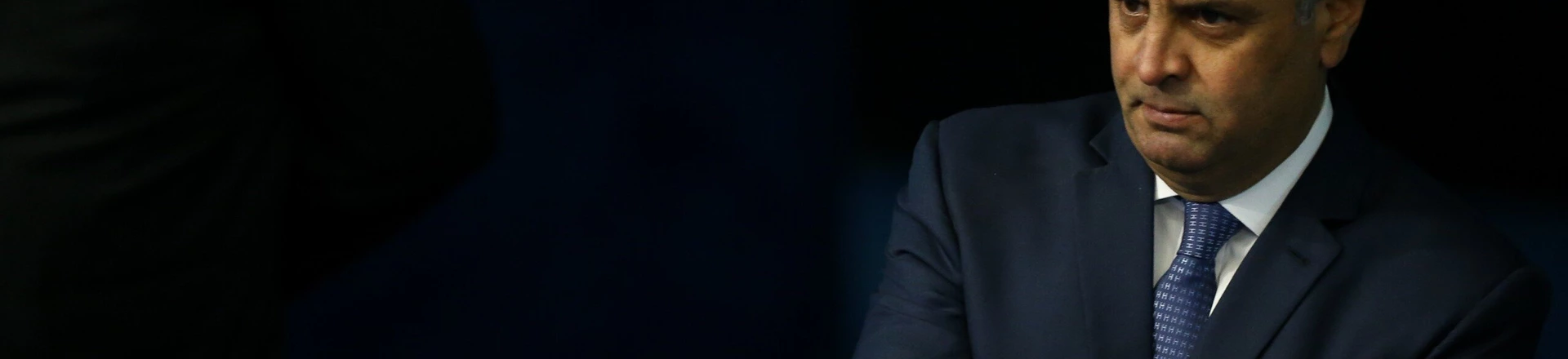 BRASÍLIA, DF, BRASIL, 16h00 - 04.07.2017 - O senador Aécio Neves (PSDB-MG) no plenário de Senado Federal, em Brasília (SP). Depois de 48 dias longe do Congresso, o senador Aécio Neves reassumiu nesta terça-feira (4) a atividade parlamentar após decisão do ministro do STF, Marco Aurélio Mello. (Foto: Pedro Ladeira/Folhapress) BRASÍLIA, DF, BRASIL, 16h00 - 04.07.2017 - O senador Aécio Neves (PSDB-MG) no plenário de Senado Federal, em Brasília (SP). Depois de 48 dias longe do Congresso, o senador Aécio Neves reassumiu nesta terça-feira (4) a atividade parlamentar após decisão do ministro do STF, Marco Aurélio Mello. (Foto: Pedro Ladeira/Folhapress)