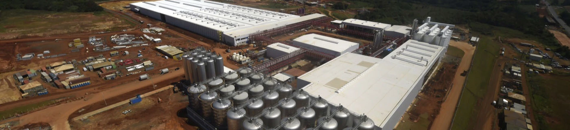 O governador Beto Richa participa nesta sexta-feira (6) da inauguração da fábrica da Ambev em Ponta Grossa, nos Campos Gerais. O empreendimento, que é apoiado pelo Governo do Estado, por meio do programa de incentivos fiscais Paraná Competitivo, soma investimentos de R$ 848 milhões e gera 430 empregos diretos. Foto: Ricardo Almeida/ARQUIVO ANPr O governador Beto Richa participa nesta sexta-feira (6) da inauguração da fábrica da Ambev em Ponta Grossa, nos Campos Gerais. O empreendimento, que é apoiado pelo Governo do Estado, por meio do programa de incentivos fiscais Paraná Competitivo, soma investimentos de R$ 848 milhões e gera 430 empregos diretos. Foto: Ricardo Almeida/ARQUIVO ANPr