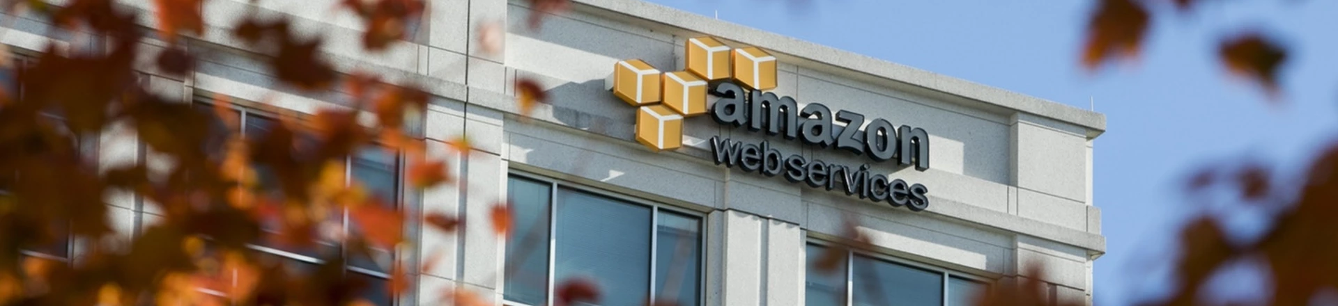 Amazon quer vender programa de inteligência artificial à polícia e aos militares americanos Amazon quer vender programa de inteligência artificial à polícia e aos militares americanos