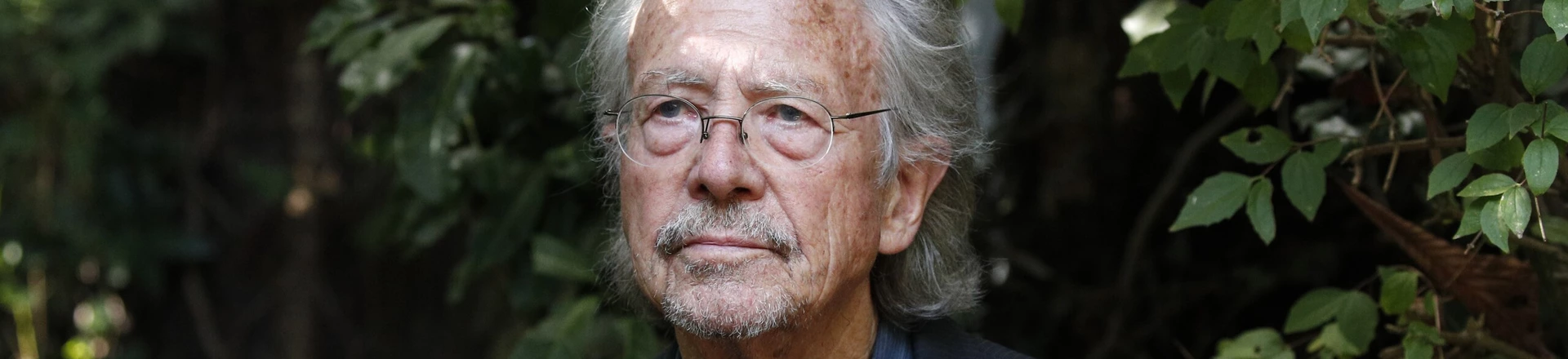 Autor austríao Peter Handke no jardim de sua casa em Paris, França, no dia 10 de outubro de 2019. Autor austríao Peter Handke no jardim de sua casa em Paris, França, no dia 10 de outubro de 2019.