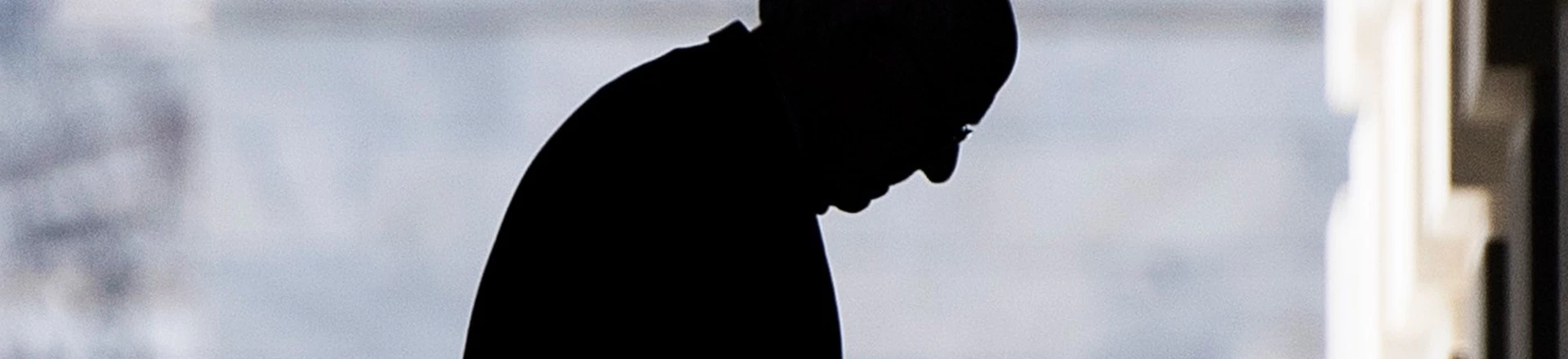 O senador Bernie Sanders chega ao Congresso para votar na emenda de estímulo econômico do coronavírus, em 18 de março de 2020. O senador Bernie Sanders chega ao Congresso para votar na emenda de estímulo econômico do coronavírus, em 18 de março de 2020.