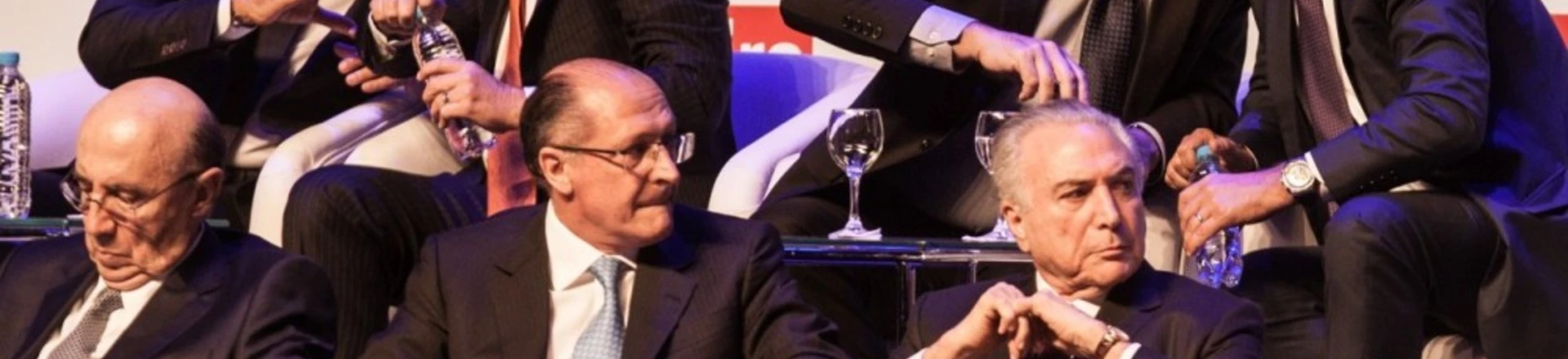 SAO PAULO, SP, BRASIL 06-12-2016: Juiz Sergio Moro ao lado de Aecio Neves (PSDB) e Michel Temer (PMDB) durante a cerimonia de entrega do premio Brasileiro do Ano, da revista Istoé, no Citibank Hall. Serão premiados, entre outros, Michel Temer (Brasileiro do Ano), Sergio Moro (Justiça), Eduardo Paes (Gestão) e João Doria (política). (Diego Padgurschi /Folhapress - PODER) SAO PAULO, SP, BRASIL 06-12-2016: Juiz Sergio Moro ao lado de Aecio Neves (PSDB) e Michel Temer (PMDB) durante a cerimonia de entrega do premio Brasileiro do Ano, da revista Istoé, no Citibank Hall. Serão premiados, entre outros, Michel Temer (Brasileiro do Ano), Sergio Moro (Justiça), Eduardo Paes (Gestão) e João Doria (política). (Diego Padgurschi /Folhapress - PODER)