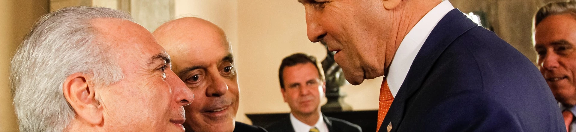 Rio de Janeiro - Presidente interino; Michel Temer; o ministro do MRE, José Serra; o governador Pezão; e o prefeito do Rio, Eduardo Paes; recebem o secretário de Estado norte-americano, John Kerry (Beto Barata/PR) Rio de Janeiro - Presidente interino; Michel Temer; o ministro do MRE, José Serra; o governador Pezão; e o prefeito do Rio, Eduardo Paes; recebem o secretário de Estado norte-americano, John Kerry (Beto Barata/PR)