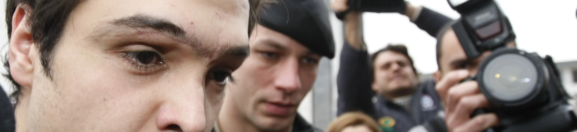 CARLI FILHO /  AUDIÊNCIA -  CURITIBA - 10- 08- 10- PARANÁ - O ex- deputado Luiz Fernando Ribas Carli filho no Tribunal do Júri em Curitiba onde em audiencia foi indagado a respeito dos fatos a  ele imputados no dia 7 de maio de 2009, quando causou a morte de Gimar Yarede e Carlos de Almeida num acidente de trânsito. Fotos de Carli filho no Tribunal do Júri. Foto: Marcelo Elias - Agência de Notícias Gazeta do Povo CARLI FILHO /  AUDIÊNCIA -  CURITIBA - 10- 08- 10- PARANÁ - O ex- deputado Luiz Fernando Ribas Carli filho no Tribunal do Júri em Curitiba onde em audiencia foi indagado a respeito dos fatos a  ele imputados no dia 7 de maio de 2009, quando causou a morte de Gimar Yarede e Carlos de Almeida num acidente de trânsito. Fotos de Carli filho no Tribunal do Júri. Foto: Marcelo Elias - Agência de Notícias Gazeta do Povo