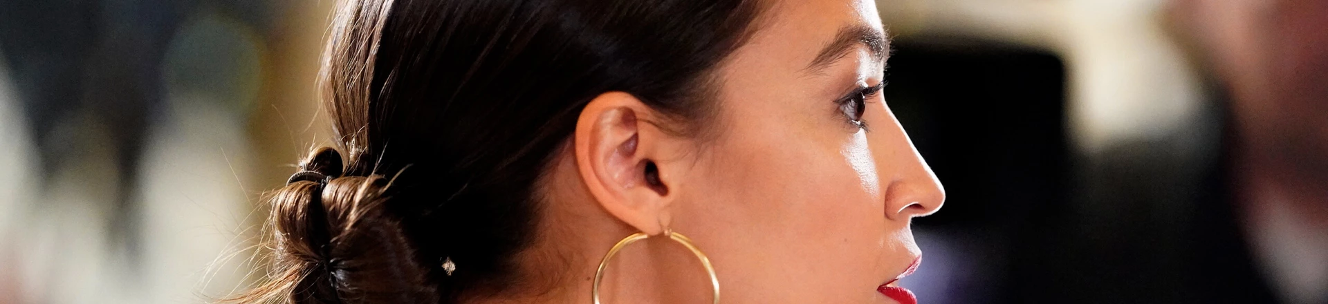 Deputada Alexandria Ocasio-Cortez chega para ouvir o presidente fazer seu discurso sobre o Estado da União em Capitol Hill, em Washington D.C., no dia 5 de fevereiro de 2019. Deputada Alexandria Ocasio-Cortez chega para ouvir o presidente fazer seu discurso sobre o Estado da União em Capitol Hill, em Washington D.C., no dia 5 de fevereiro de 2019.